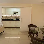 Apto à 06 Minutos de Carro da Praia da Barra!